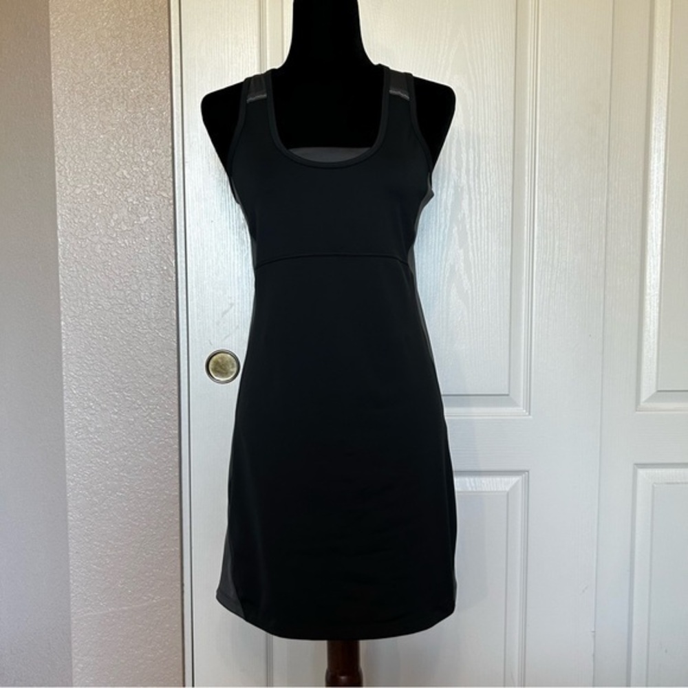 REI Razor Back Light Compression Gray and Black Dress Size Medium